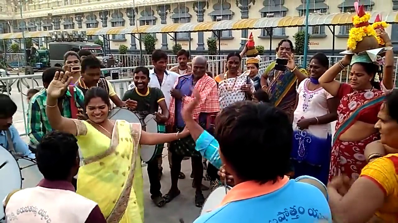 Beautiful Aunty Amazing Dance In Village Festivals