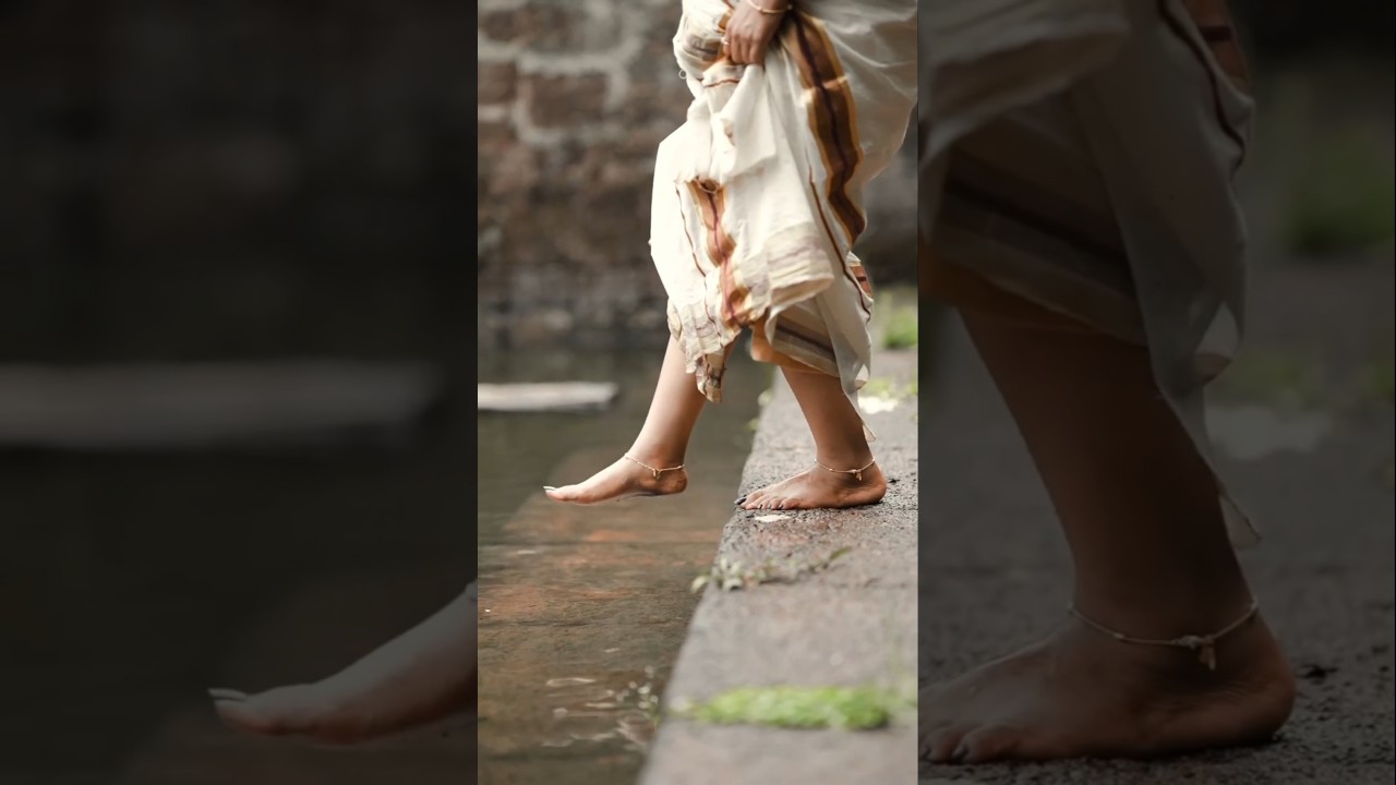 Beautiful Feet and Golden anklets in kerala saree 😍😱❤️ #feet #youtubeshorts #shorts