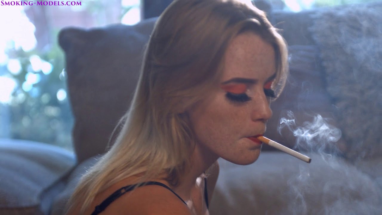 Beautiful Jaimey Lee smoking