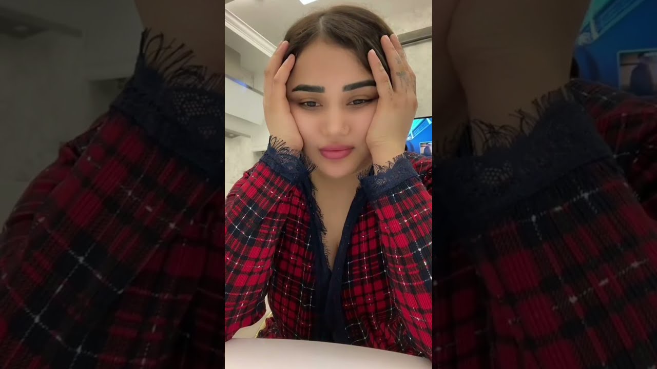 beautiful melekazad often sit relaxed in the kitchen #live #viral #melek #azad #dailyvlog #kitchen