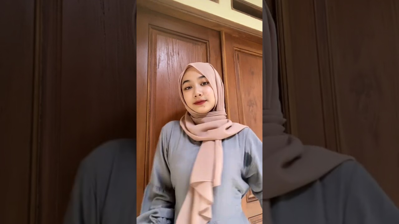 Beautifull hijab girl got excessive sweaty armpit