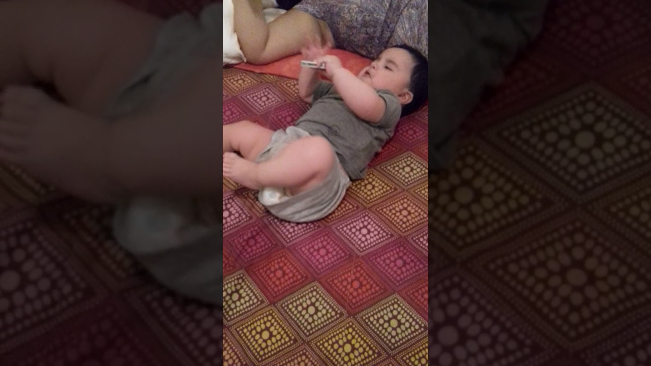 Bebé llora por el iPhone!