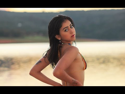 Beca Barreto Gata De Biquini Dançando