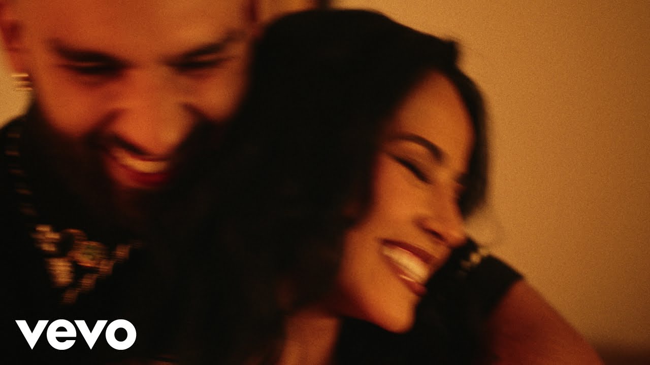 Becky G, Manuel Turizo - QUE HACES (Official Video)