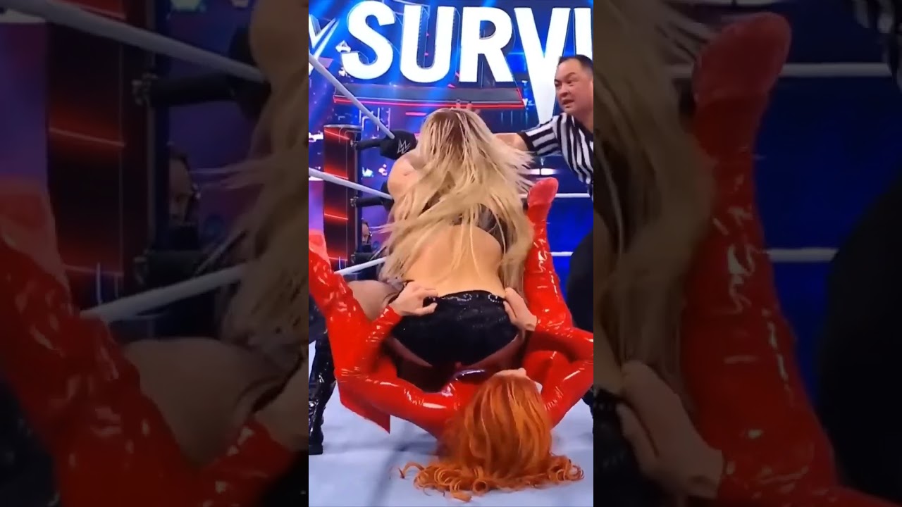 Becky Lynch pins Charlotte Flnir