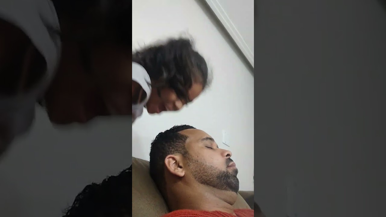 Beijando o papai  #youtubeshorts #crianças #youtube