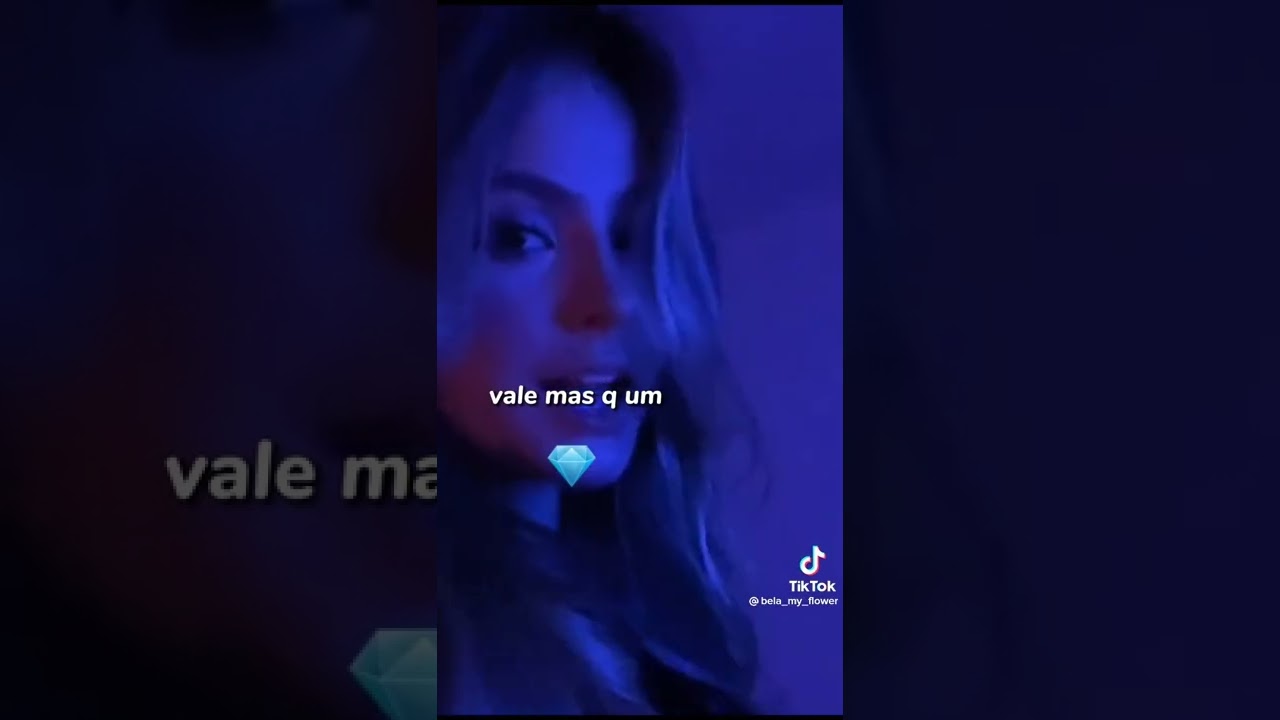 Bela Fernandes dançando