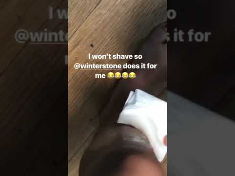 Bella Thorne getting a new tattoo | May 25, 2019