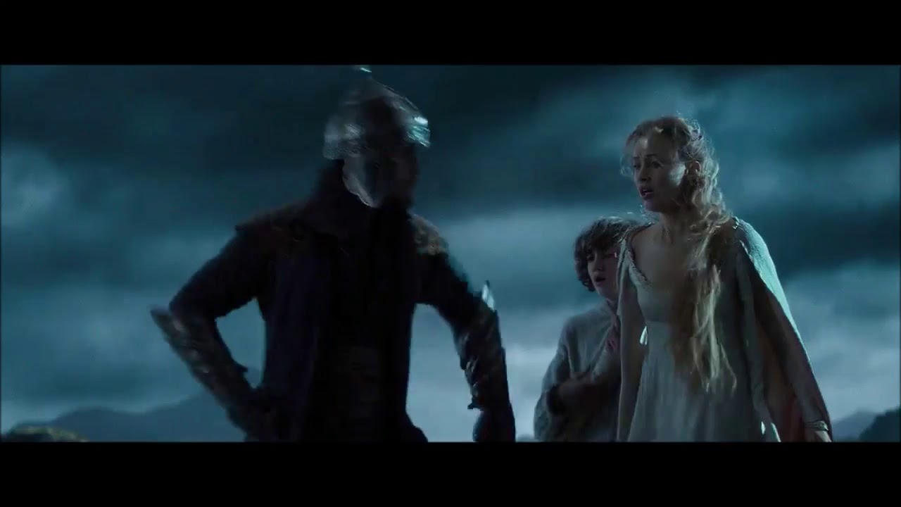 Belly Punching: Sarah Gadon l Karın Yumruklama
