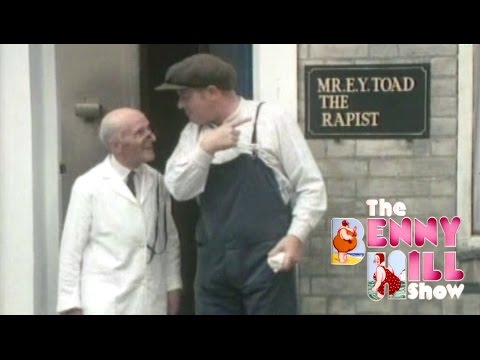 Benny Hill - Bill Poster 'Closing Chase' (1976)