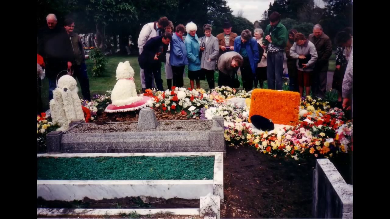 Benny Hill, picture slideshow of all the flowers and wreaths the day after his burial in 1992