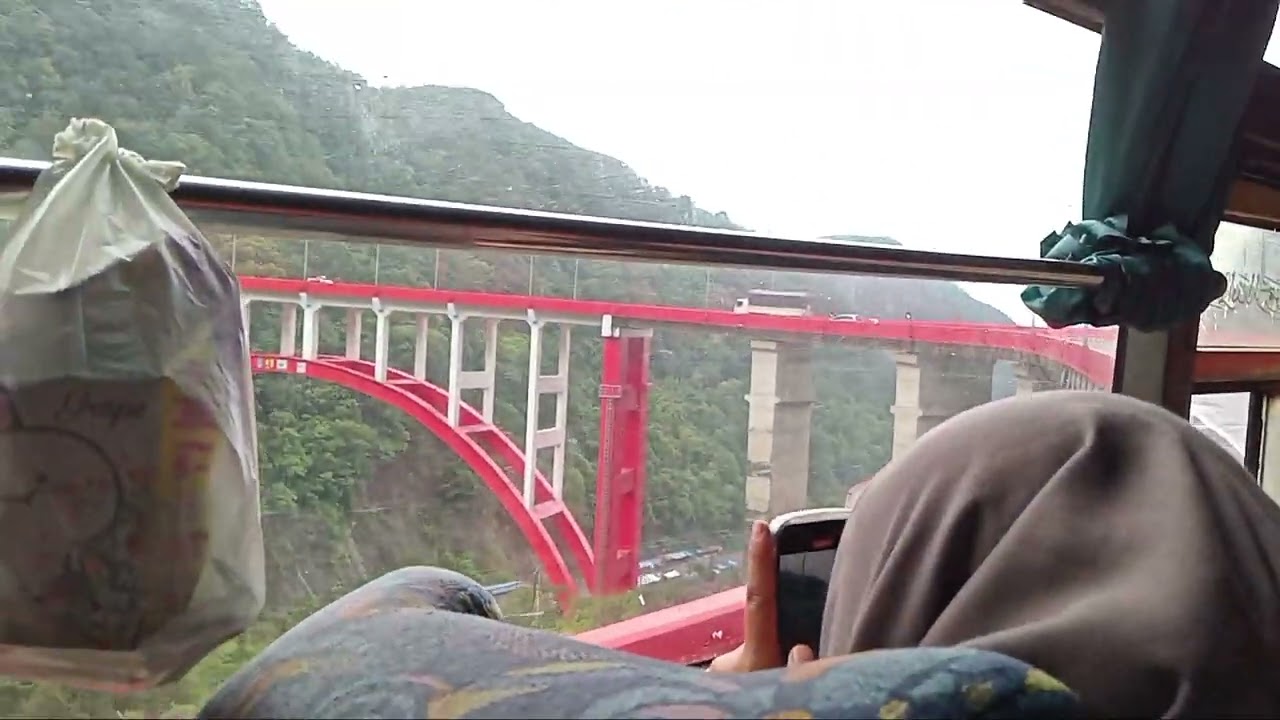 Bersama Bus Sampagul sedang di kelok 9 lima puluh kota Payakumbuh Sumbar April 2025