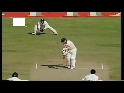 Best of Wasim Akram vs Mark Waugh | One ball went OUT other came IN | Great Bowling 1998