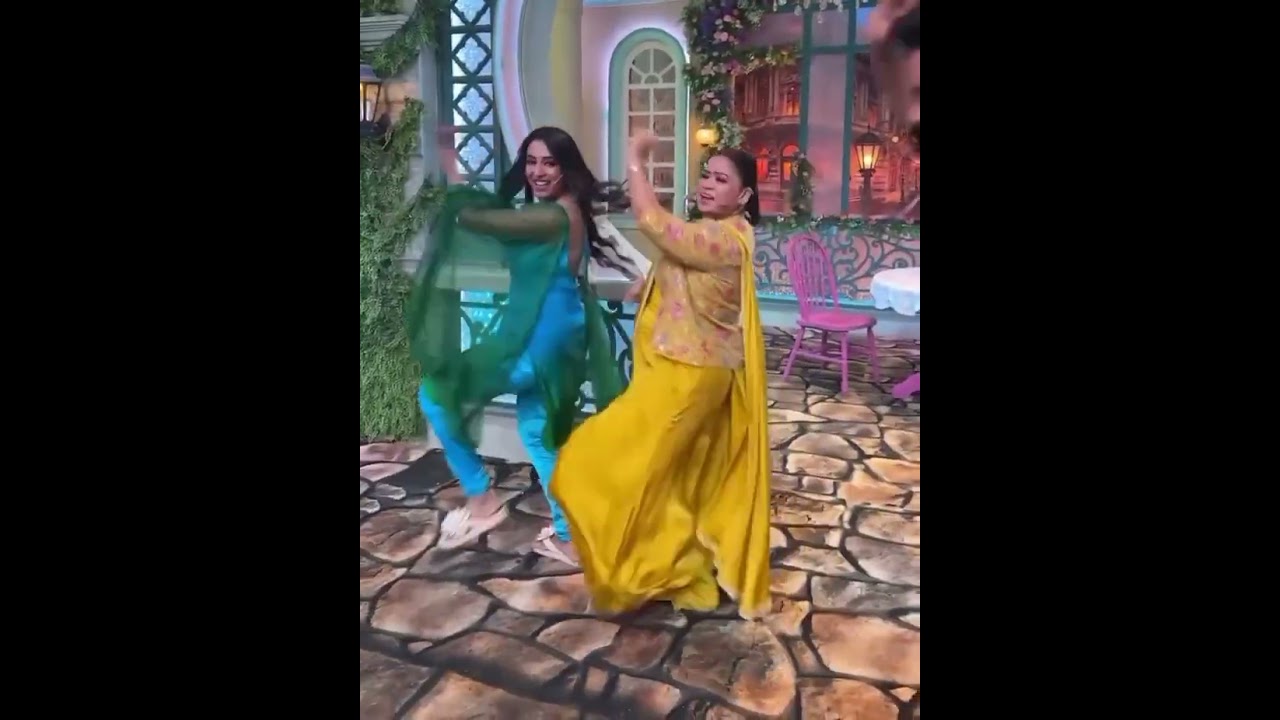 Bharti Singh Setting Fire on Stage by Ranu Mumbai Ki Ranu by Kashmera and Krushna🤪💃