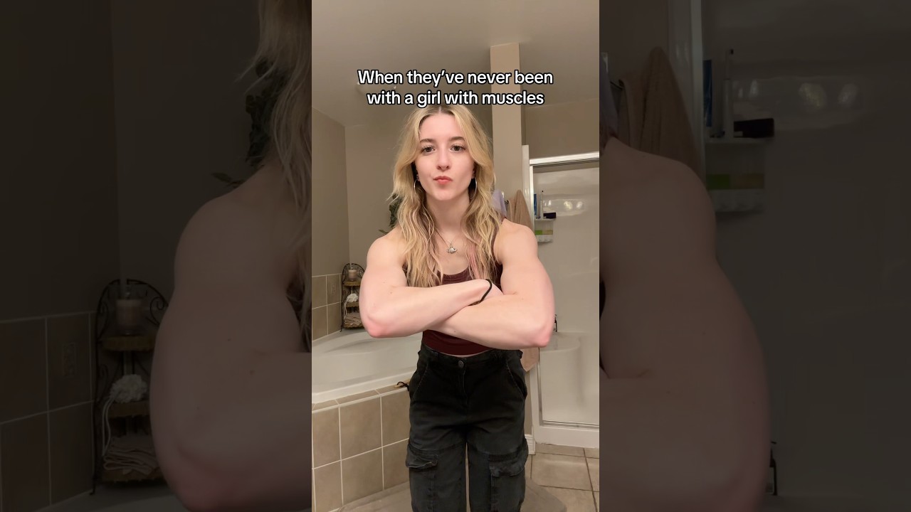 #biceps #funny #strongabs #gymworkout #blonde #musclebuliding #bicepsworkout #motivation #gym