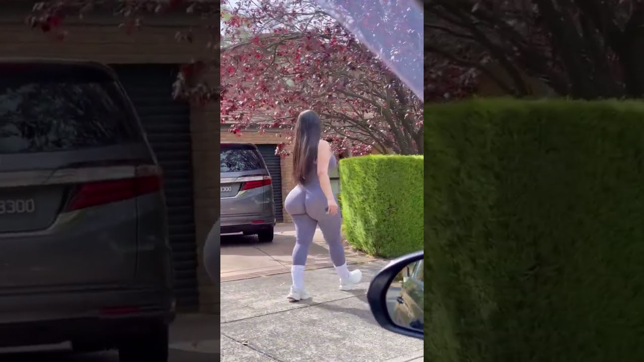 Big ass walking 🚶‍♀️