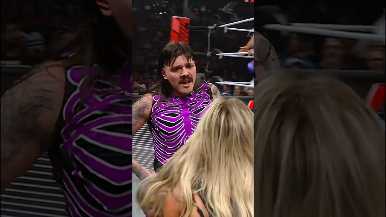 BIG OOPS… 😅😅😅 #WWERaw