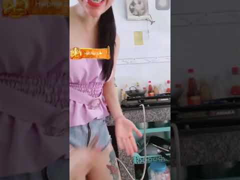 BiGo Em gái xinh Mặc Quần Ngắn Cũn Lộ M, ông làm bò khi đang nấu ăn