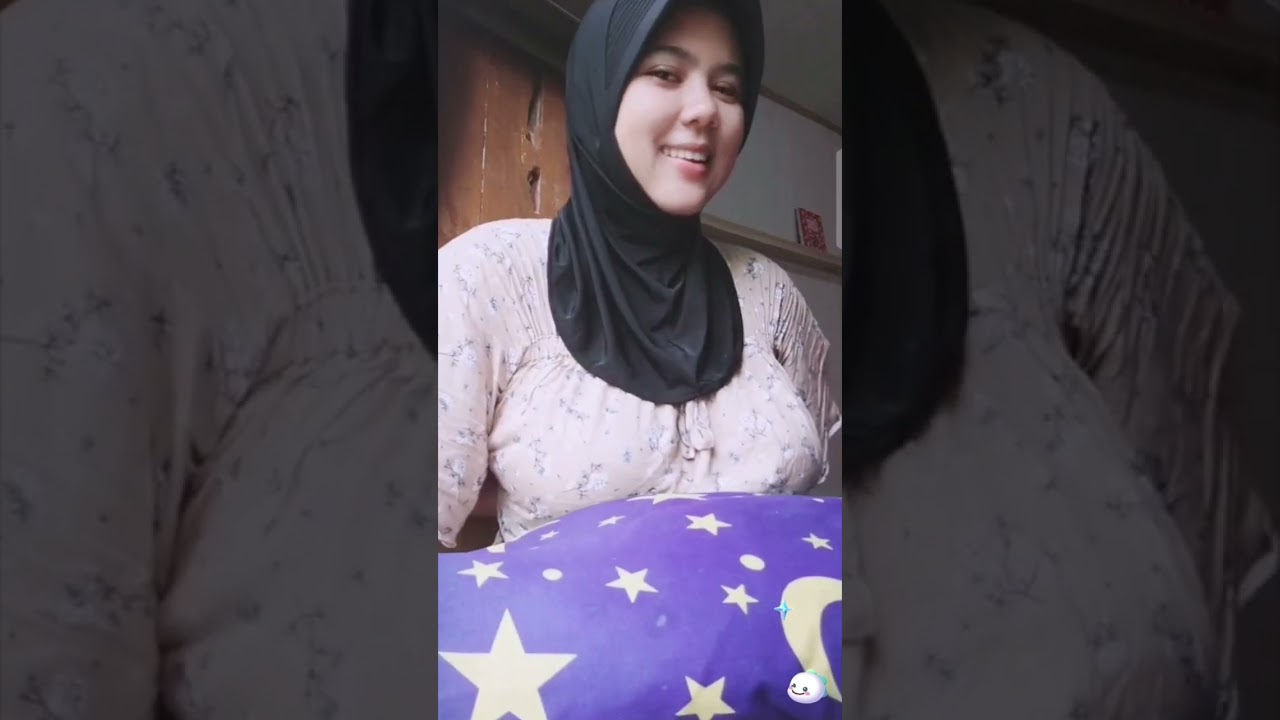BIGO hijab - tanpa bh kelihatan p3ntil nya