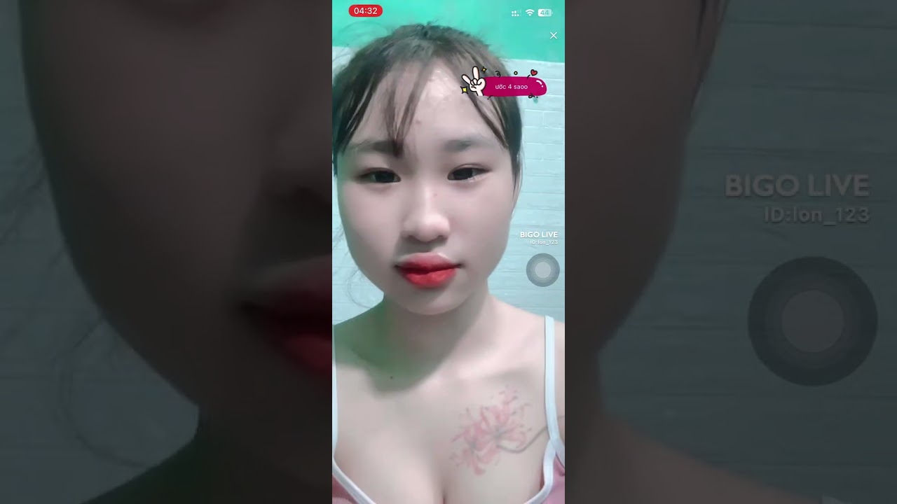 BIGO LIVE Em shyn live giữa đêm khoe dáng