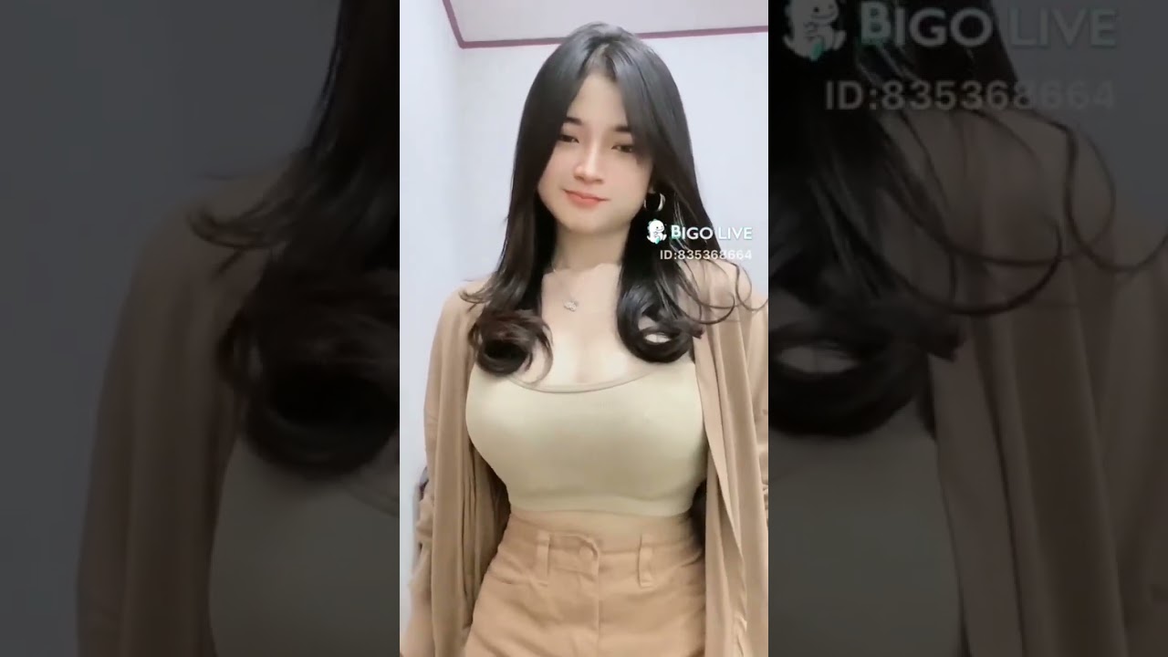 Bigo Live Hot 🔥 #hotbigo #bigolive #desahan #viral #trending #bigolivehot #bigohot #dance #hot