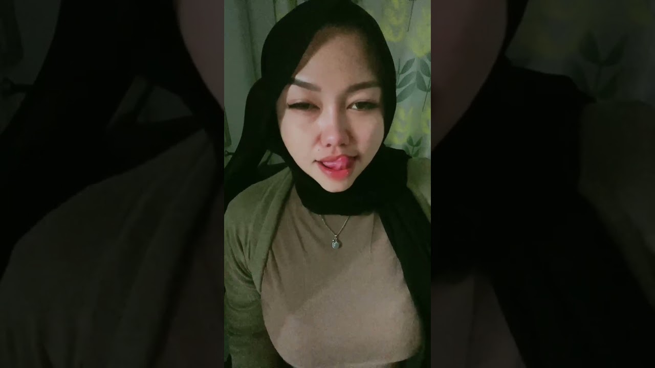 Bigo Live Hot - Ukti Mawar Goyang Uting Sambil Spil Baju Dinas 2