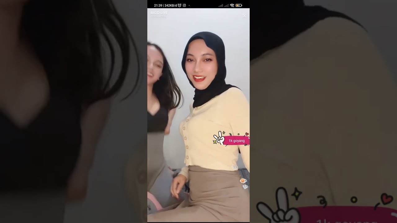 BIGO live hot hijab goyang bar bar