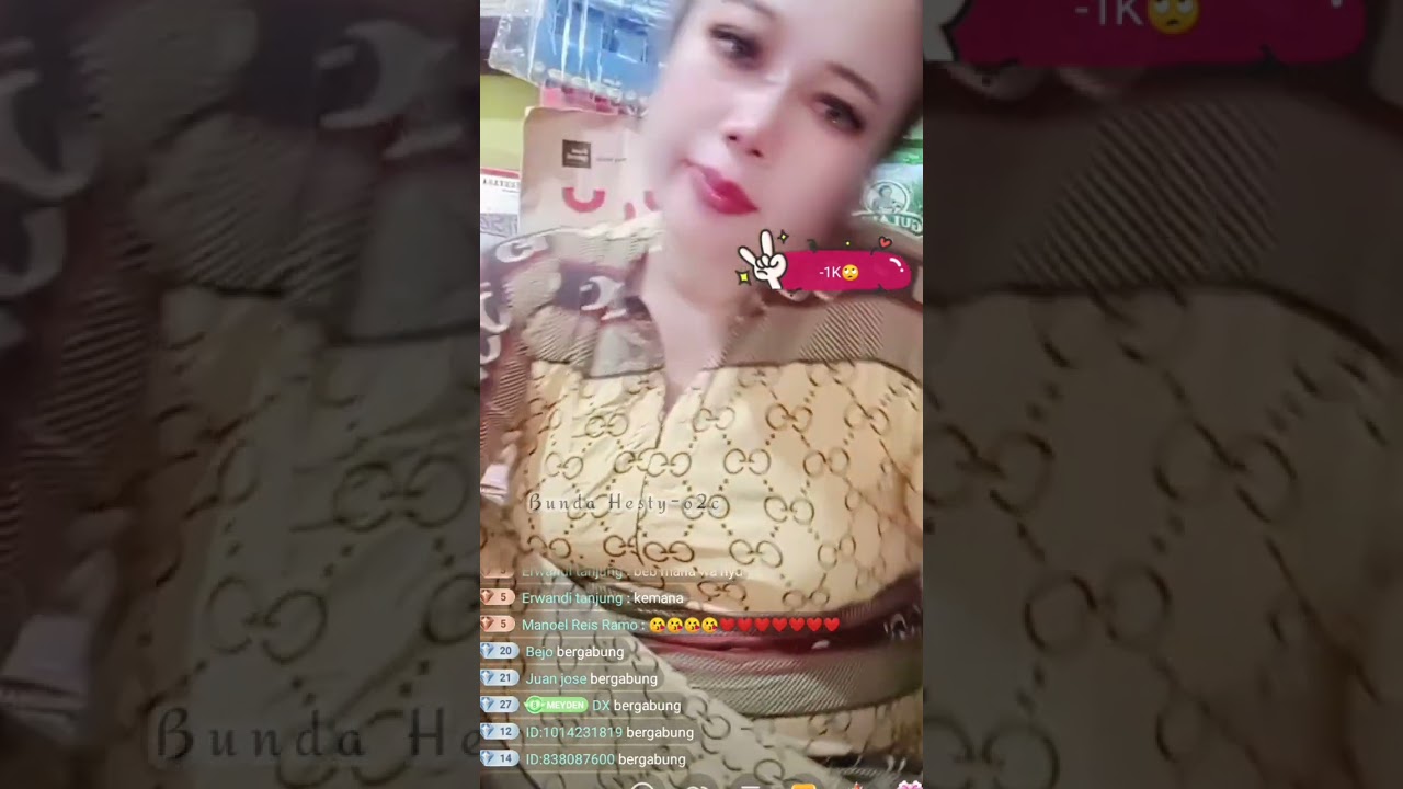 🔴Bigo Live Hot Terbaru‼️Bu Lurah Cantik Spill Paha Mulus Lagi ni Sambil Duduk Santai~By Bunda Hesty