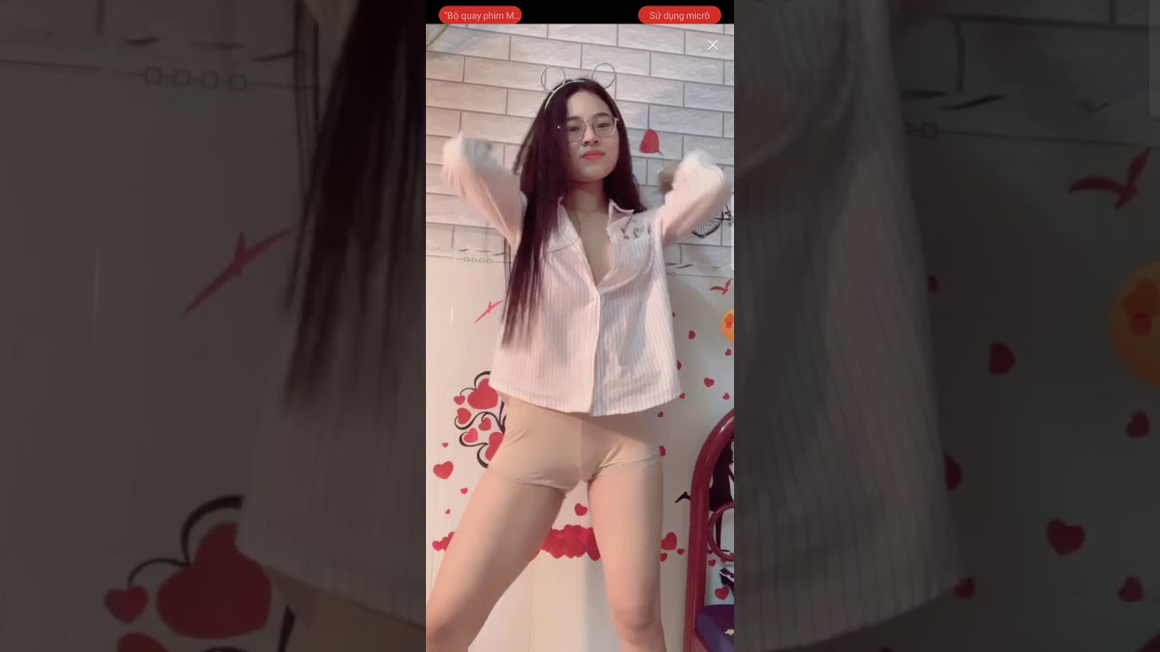 Bigo live Vân xinh gái lộ hàng đẹp