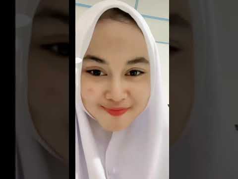 Bigo Perawat Berkumis Tipis Sedang Live Saat Istirahat