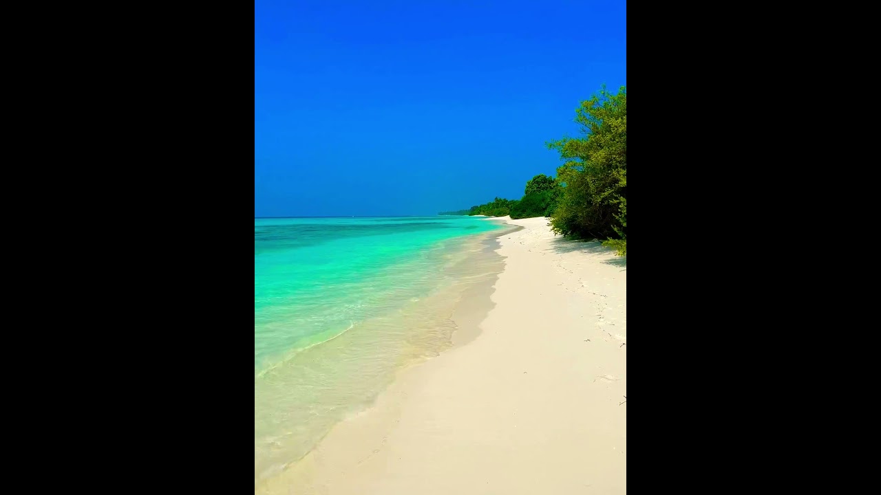 Bikini beach #maldives #maldivesparadise #maldivesresorts #maldivesbeach #placesthatdontfeelreal