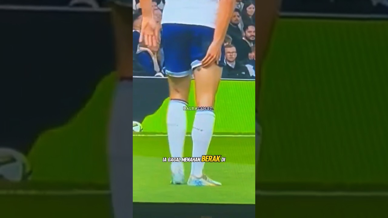 bisa bisa nya pemain ini berak di lapangan