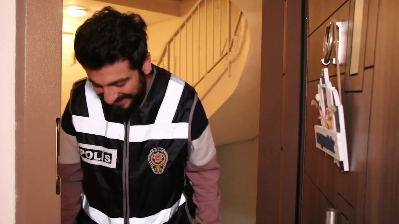 Biziz biz. Lan sen ne güzel tweetler atıyorsun? Twitter Polis Videosu