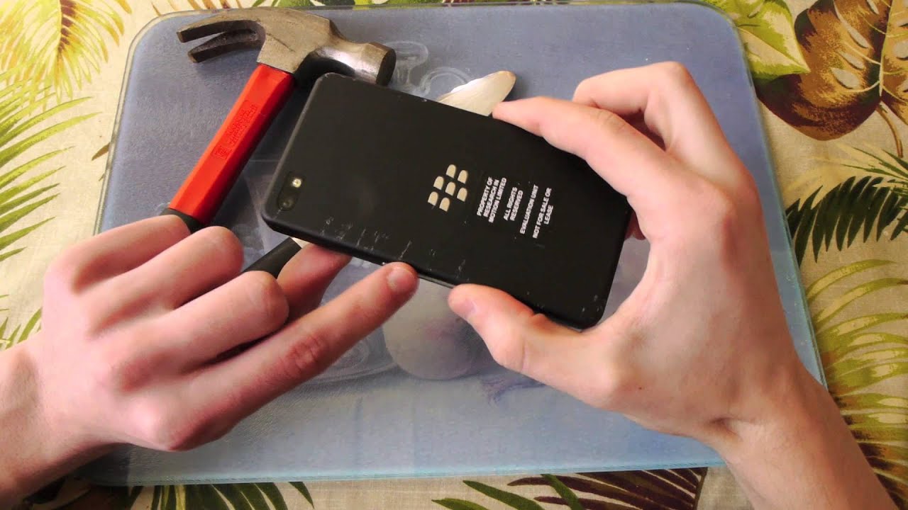 BlackBerry 10 Hammer & Knife Scratch Test
