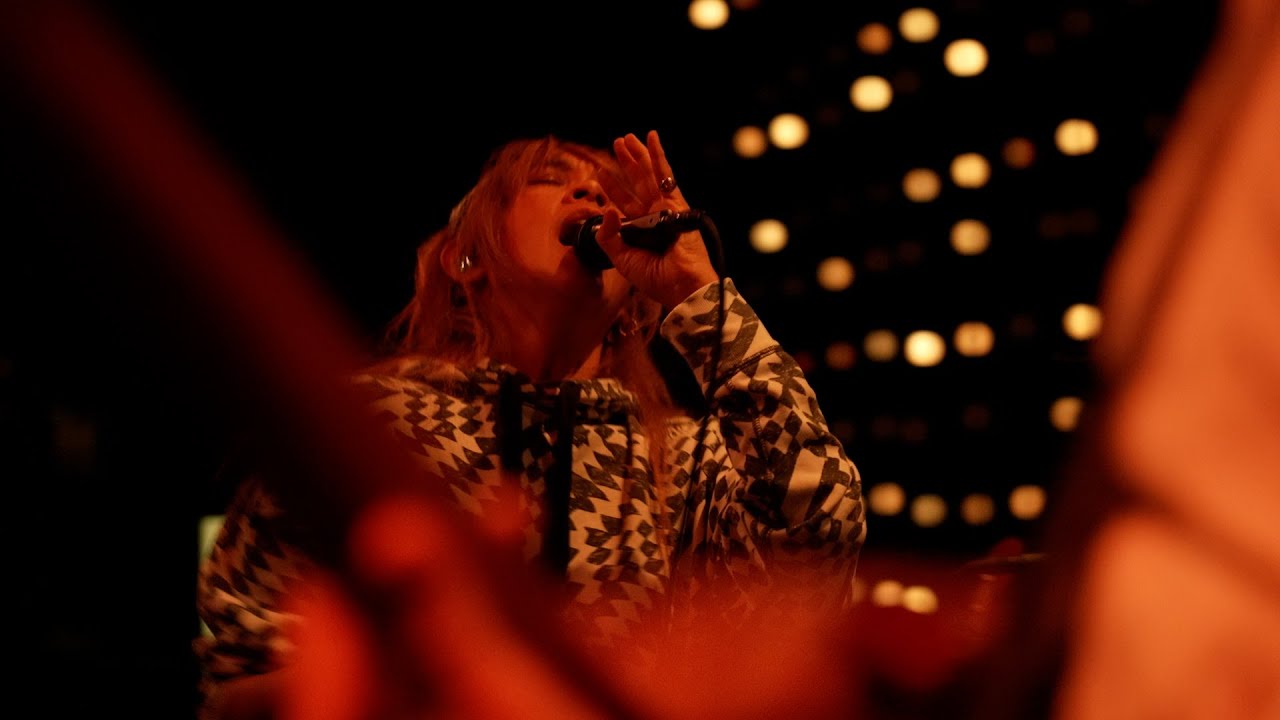 Blonde Redhead - Kiss Her Kiss Her (Live on KEXP)