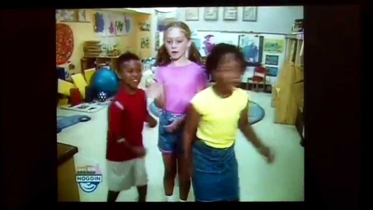 Blue's Clues - Childern Playing Dress Up
