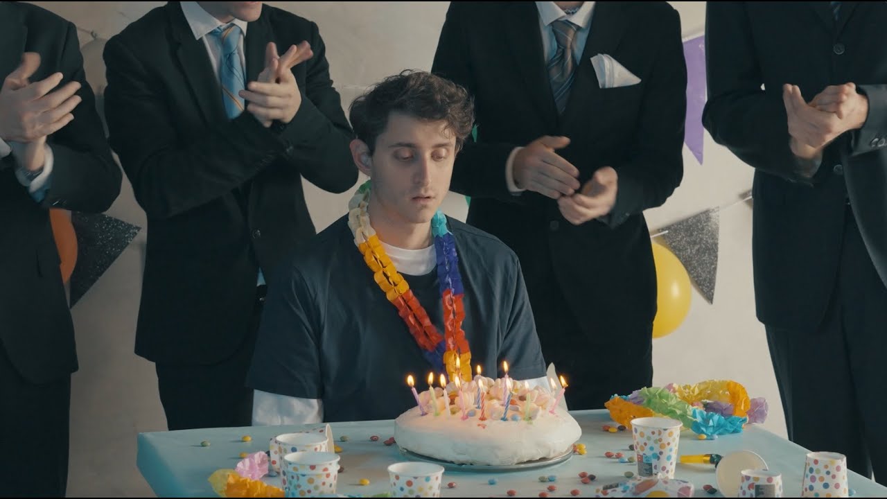 blumele - crisi di mezza mezza età (Official Video)