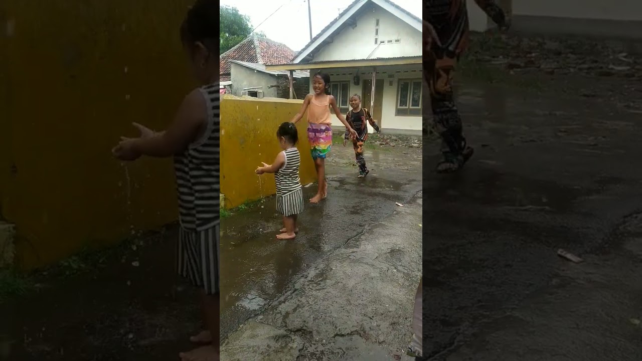 Bocil Basah kuyub mandi air hujan #vidioshort #pengikut