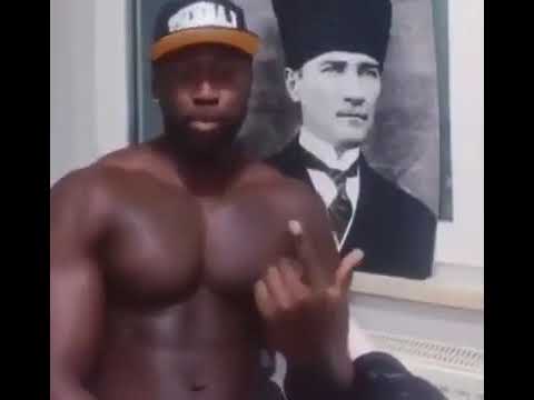 Bodrum Akşamları Söyleyen Zenci Adam