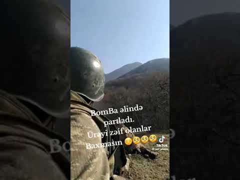 Bomba elinde partladi.  (ureyi zeif olanlar baxmasin.)    Allah sehidlerimize rehmet elesin