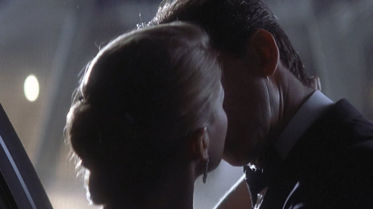 Bond & Frost Kissing Scene - Die Another Day (2002)