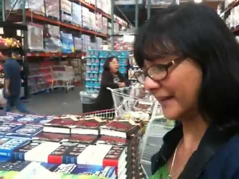 Book Shopping w  a Kindle DX at Costco