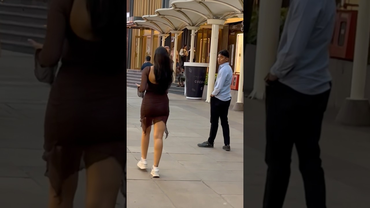 Boy’s reaction to tall girl in mall 😳❤️#reaction #publicreaction #publicreactionprank #trending