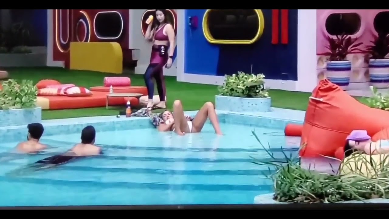 BÁRBARA faz a alegria do povo BBB-22 e Mostra demais na piscina ou podia mostrar mais?