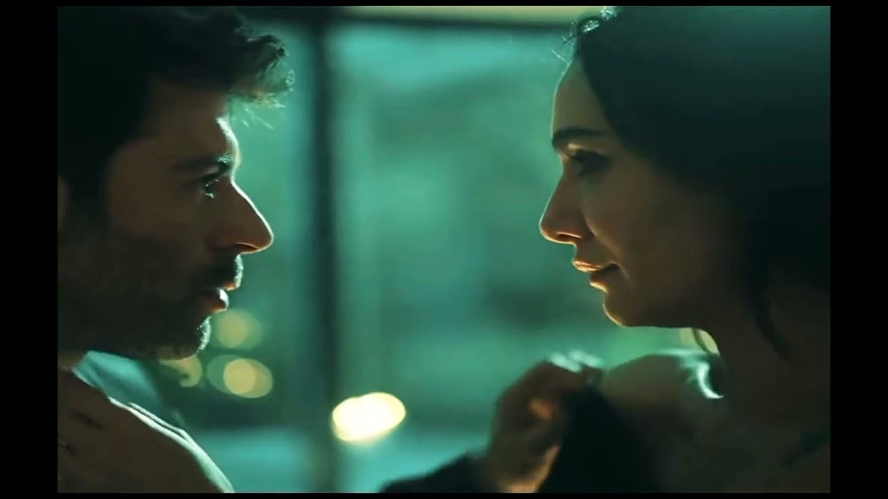 BİRCE AKALAY ATEŞLİ ÖPÜŞME