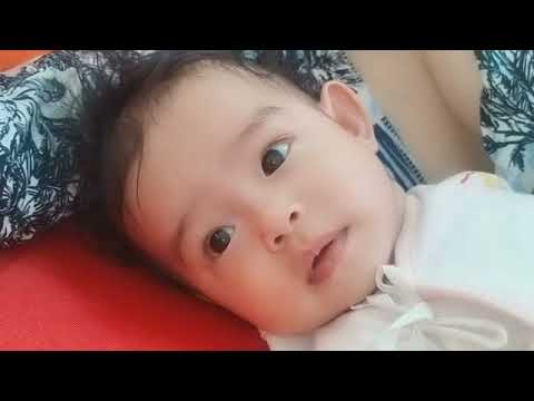 breastfeeding vlog baby calm feeding 3