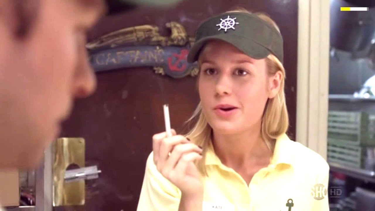 Brie Larson & Greta Gerwig smoking cigarette 🚬