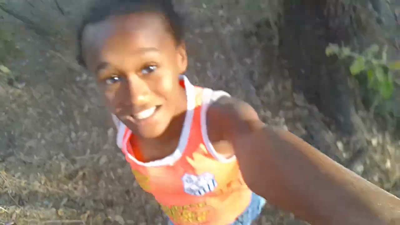 Brincando de pique-esconde com meu primo
