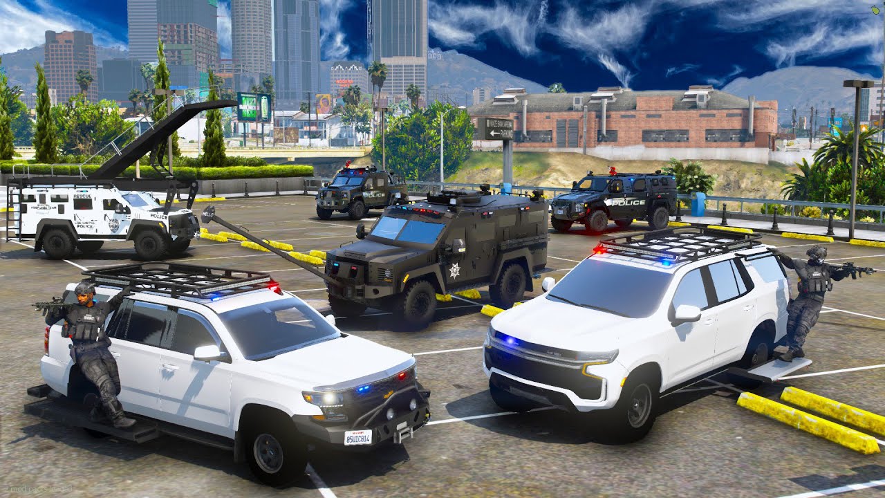 Building the BIGGEST SWAT Team in GTA 5 RP!