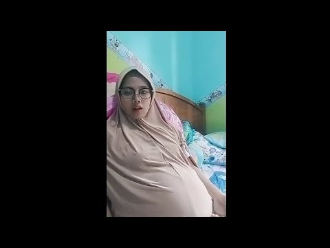 BUMIL HIJAB BERKACAMATA